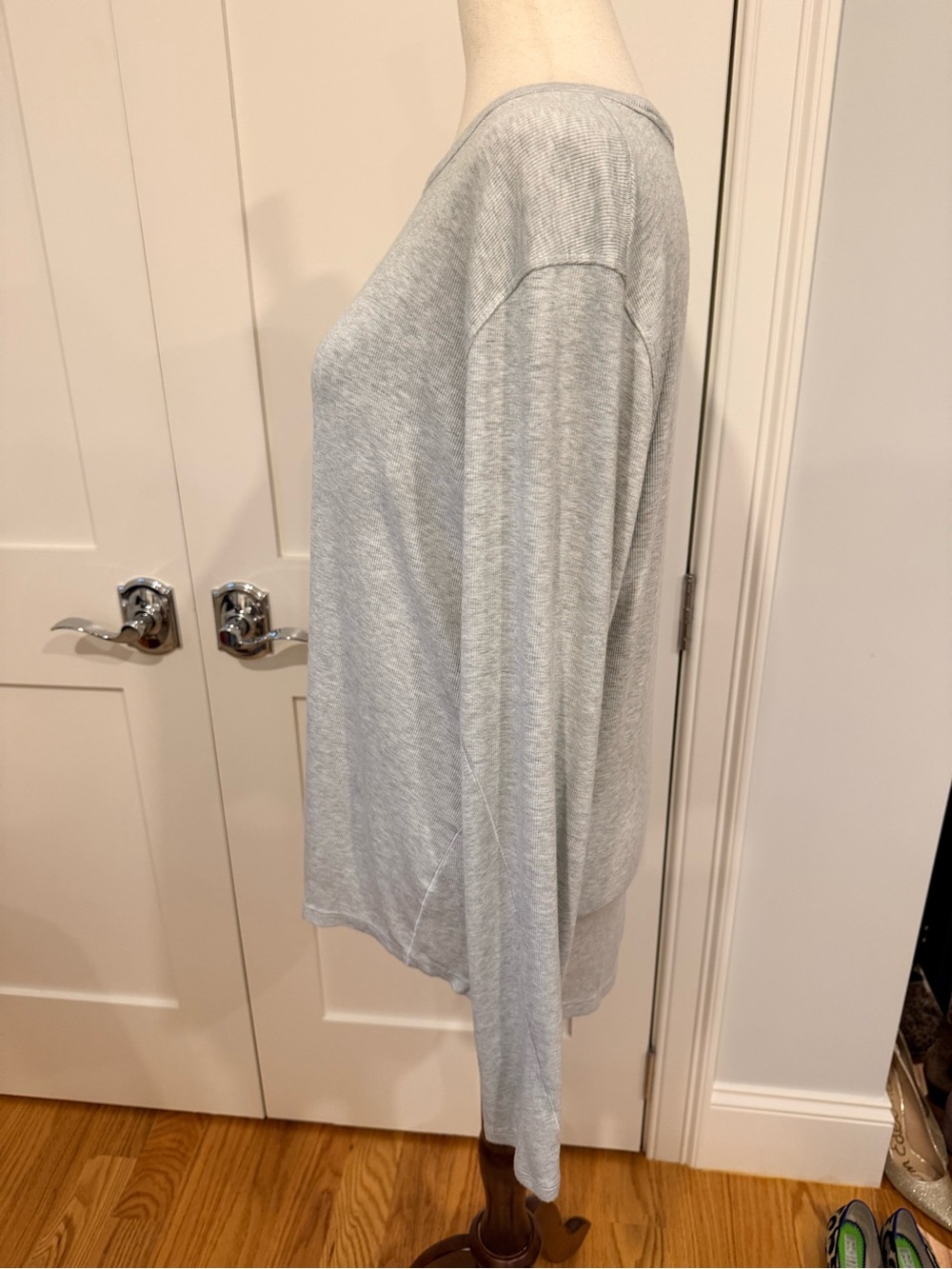 lululemon athletica Hold Tight Light Gray Long-Sleeve Crew Top - Picture 10 of 15